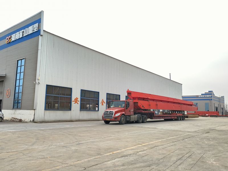 兩臺(tái)10噸 跨度28.4米電動(dòng)葫蘆橋式起重機(jī)，發(fā)往山東威海