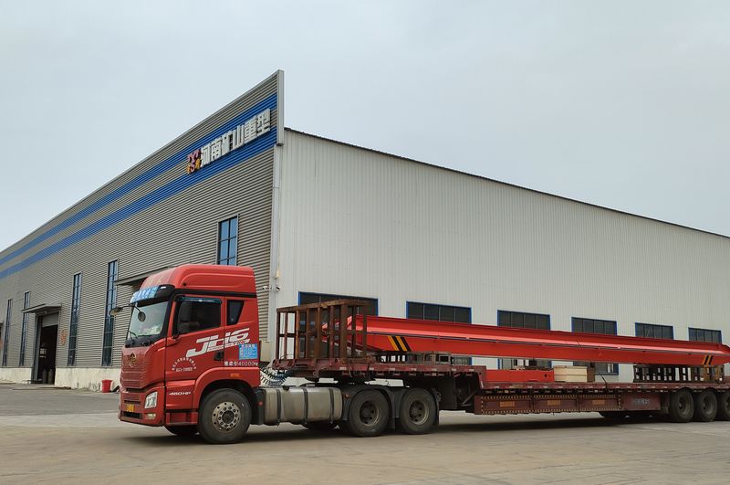 電動(dòng)單梁起重機(jī)3臺(tái) LD5t—16.8m LD3t—16.5m /2臺(tái) 制作完成，發(fā)往江西南昌交付客戶使用。